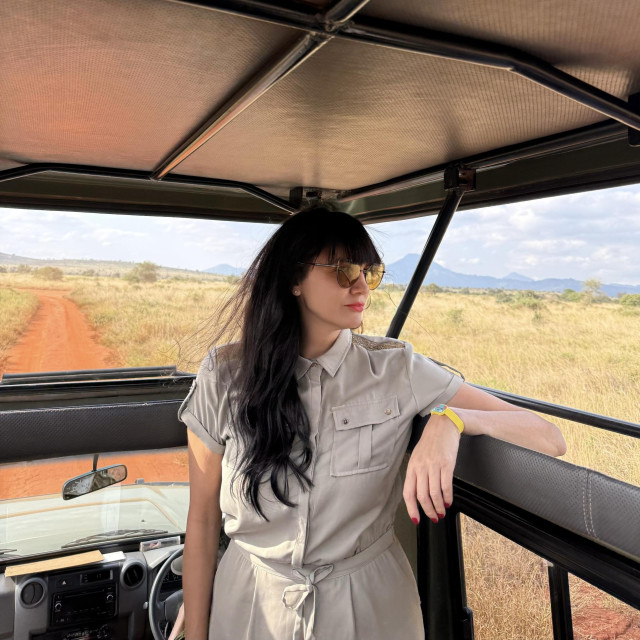 Ivana Delač na land roveru kojim se njena grupa zaputila u skrovita mjesta parka Tsavo