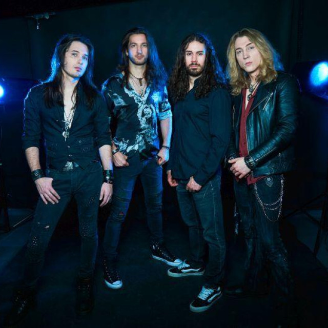 Dino i njegov bend Jelusick