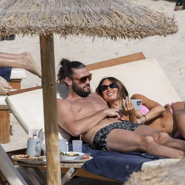Andy Carroll i Lou Teasdale