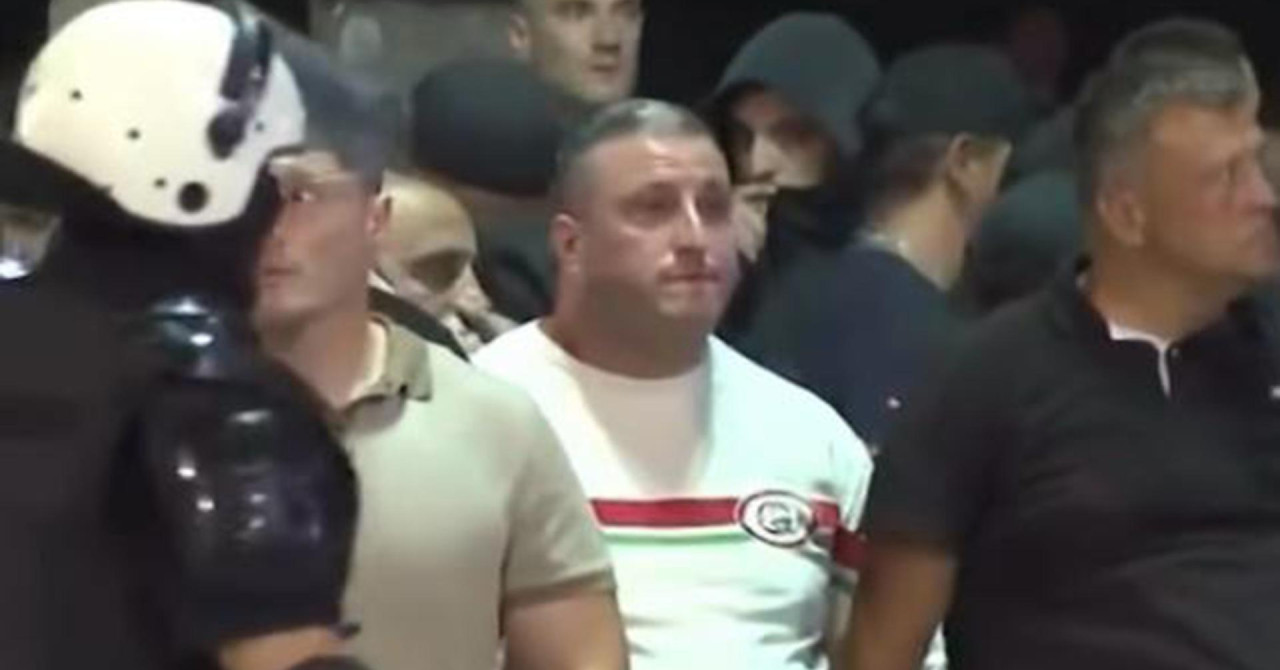 Kamere N1 slučajno uhvatile intrigantan kadar, pogledajte tko u Beogradu čuva Vučićeve lojaliste; Studenti: ‘Žele izazvati građanski rat‘