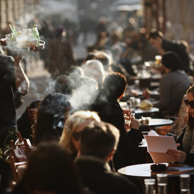 Vlasnici restorana na obali ovih se dana mahom žale na snažan pad prometa