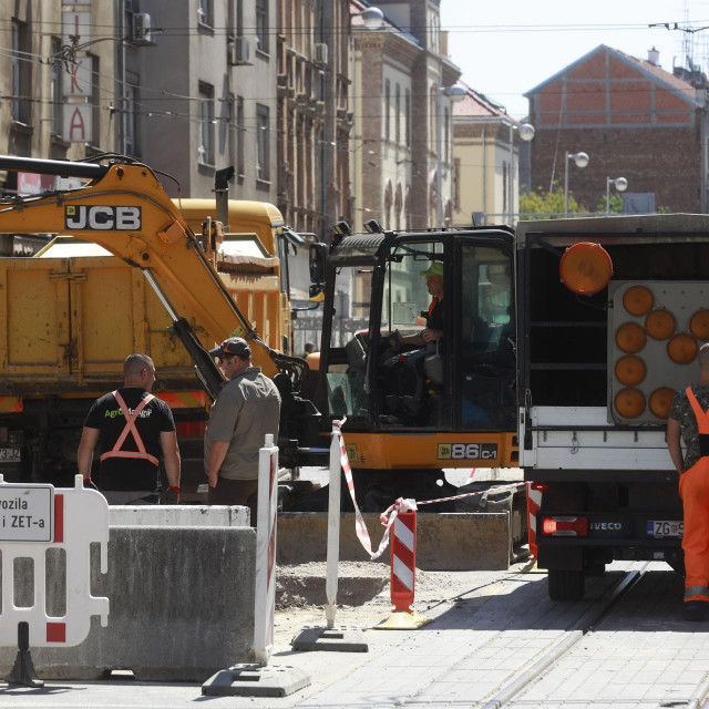 Radovi su stvarali kolone u centru gradova
 