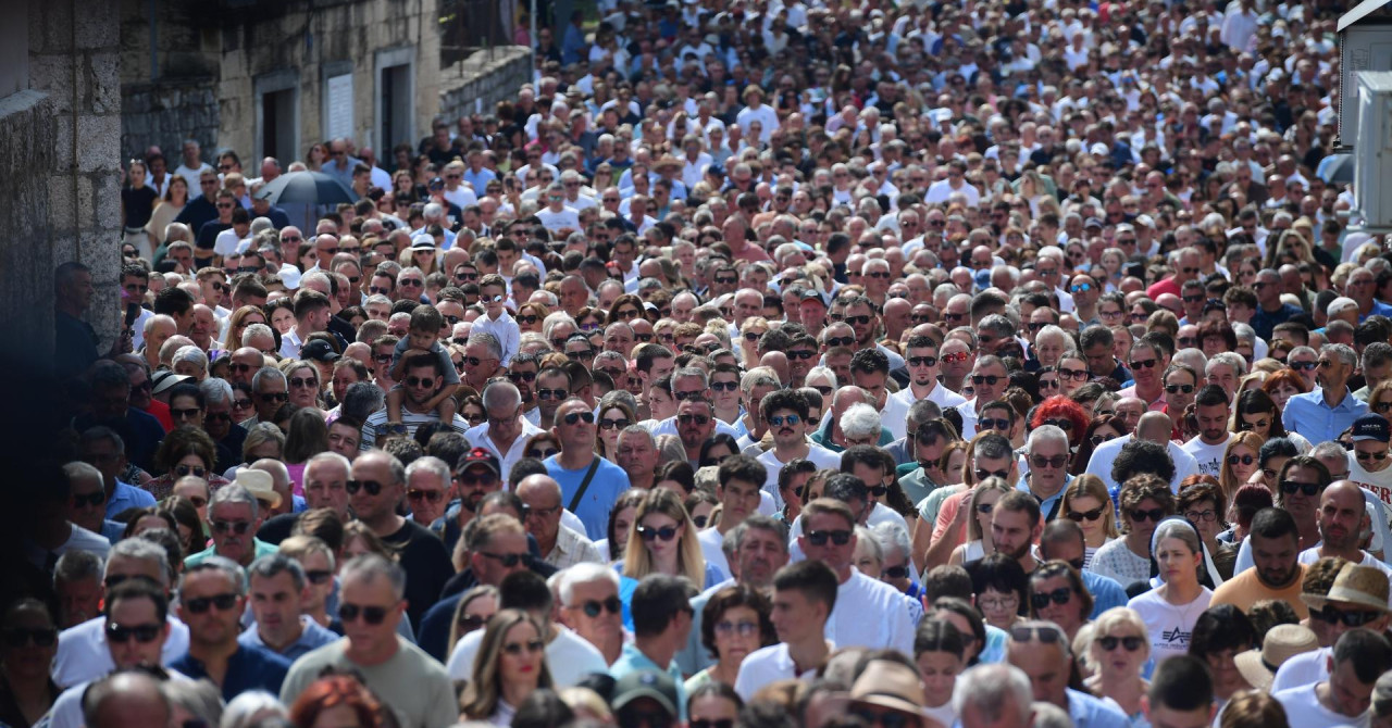 Kolona bez kraja, stigla prva procjena koliko je ljudi stiglo na Veliku Gospu u Sinj