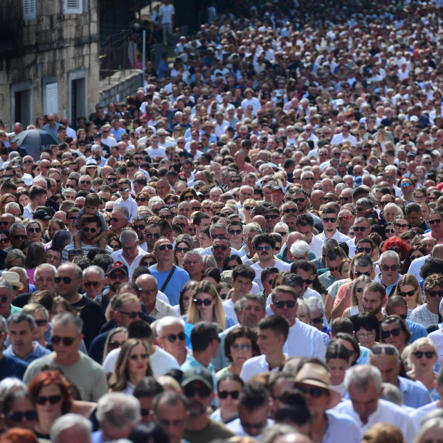 Procesija i misa u Sinju