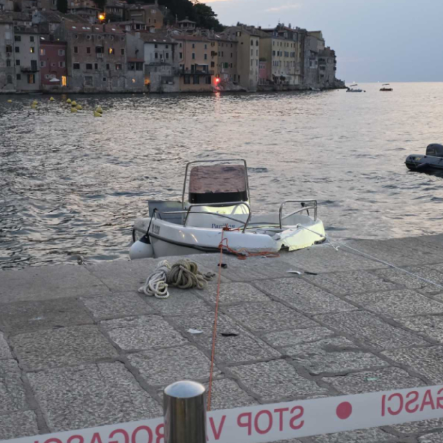 Gliser koji se zabio u rovinjsku rivu