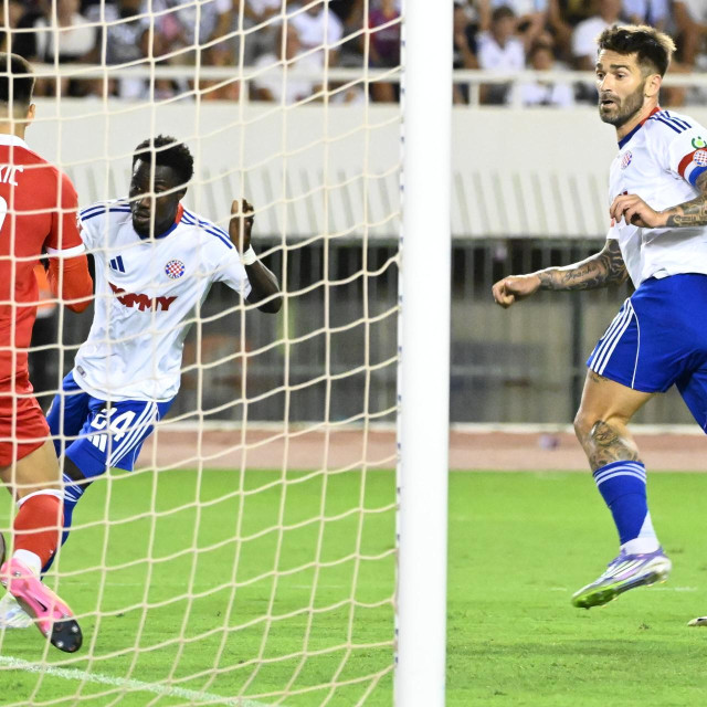 Split, 170825.
Stadion Poljud.
Nogometna utakmica 3. kola SuperSport HNL-a, HNK Hajduk - NK Slaven Belupo.
Na fotografiji: Abdoulie Sanyang Bamba, Marko Livaja.