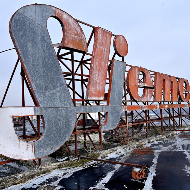 Unistena mesna industrija Sljeme u Sesvetma.
 