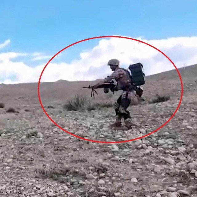 Prizor egzoskeletona na vojniku, prikazan na kineskoj državnoj TV