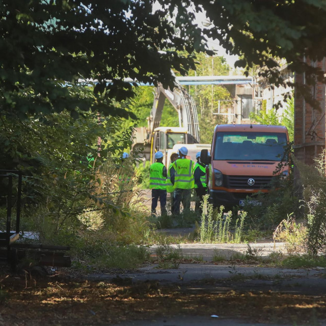Počelo je rušenje dijela kompleksa bivše tvornice Varteks 