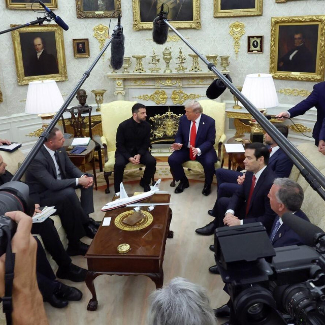 Donald Trump i Volodimir Zelenski pred novinarima