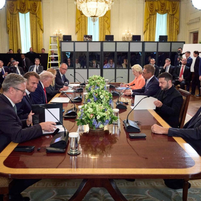 Donald Trump, Volodimir Zelenski, Keir Starmer, Emmanuel Macron, Friedrich Merz, Giorgia Meloni, Alexander Stubb i Mark Rutte