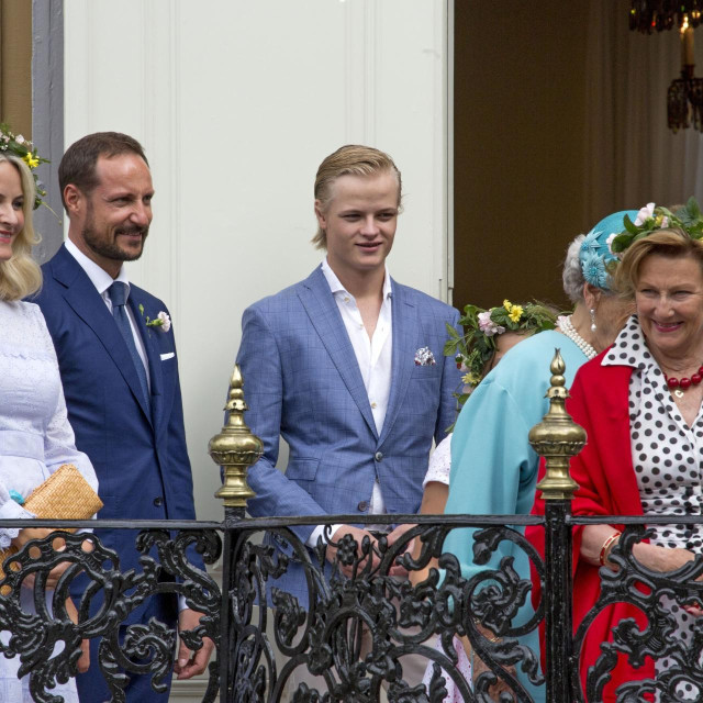 Kraljevska obitelj s pridruženim članom 2016., u Oslu: princeza Mette-Marit Marius Borg Hoiby, princeza Mette-Marit, princ Haakon, princeza Astrid i kraljica Sonja