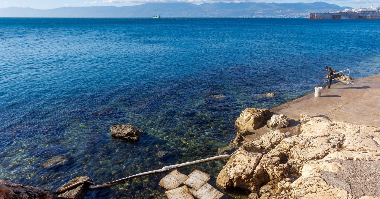 Novo onečišćenje na hrvatskoj obali, u moru pronađena Escherichia coli. Kupanje se ne preporučuje do daljnjega