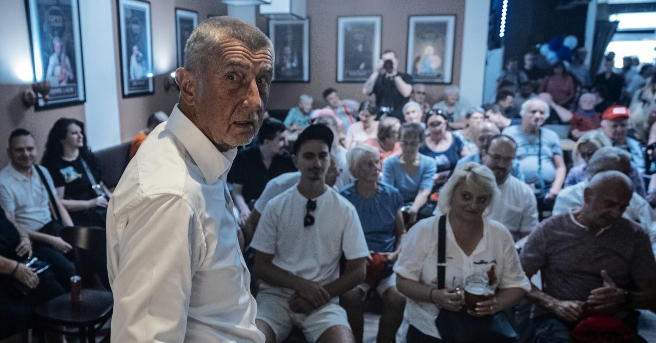 Češko pretresa bizaren škandal pred volitvami: poslanka naj bi naročila umor psa