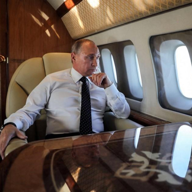 Vladimir Putin u zrakoplovu