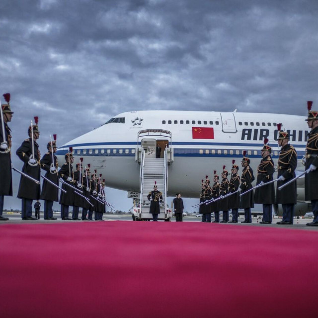 Xi Jinping i službeni avion Narodne Republike Kine