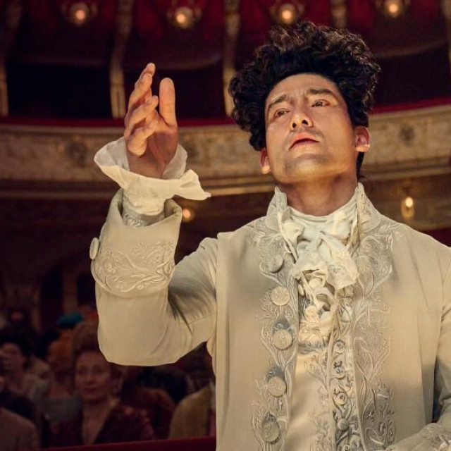 Will Sharpe kao Wolfgang Mozart u seriji ‘Amadeus‘