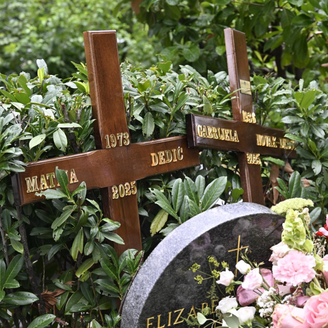 Obiteljska grobnica Arsena Dedića, Matije Dedića i Gabi Novak na Mirogoju