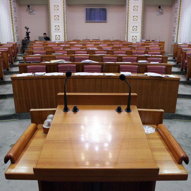 Jednoglasnu potporu predstečajnom zakonu Sabor je u jesen 2012. uvjetovao nadzorom zakonitosti nagodbi od strane Državnog odvjetništva, no nema službenih pokazatelja što je donio taj nadzor.
