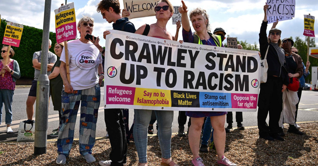 Britanski premier Starmer pod pritiskom zaradi migrantske krize