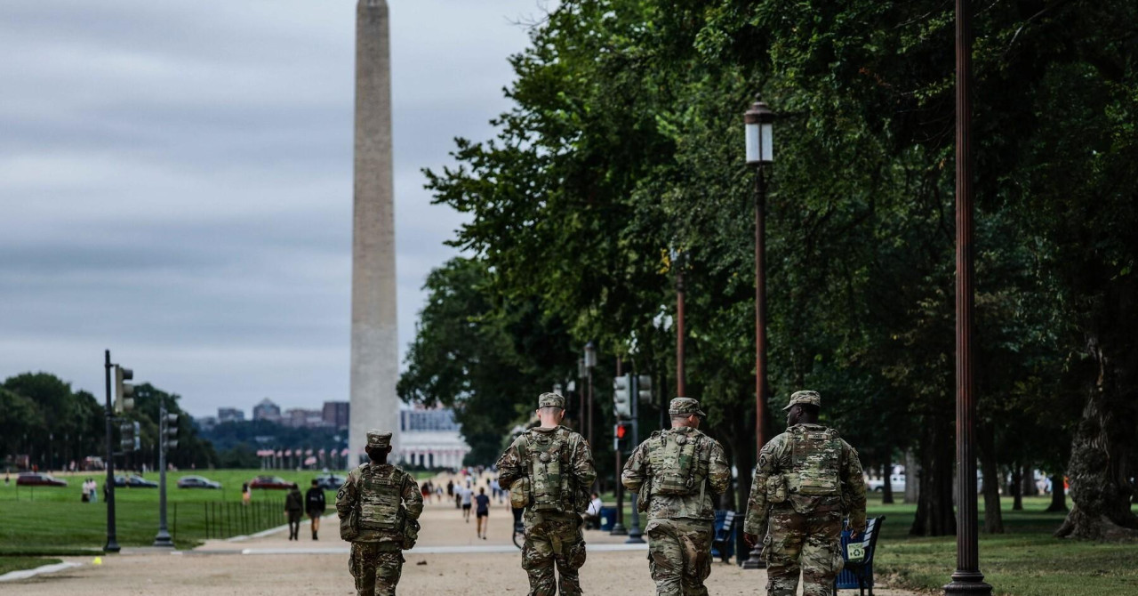 Reuters saznaje da duge cijevi stižu na ulice Washingtona i to po direktnoj Trumpovoj odluci. Evo što se događa