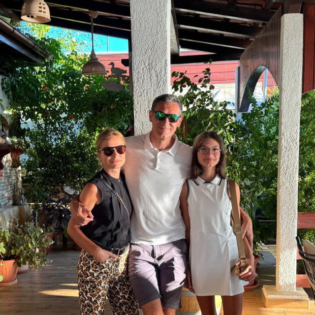 Odmor sa suprugom i kćeri na Braču protkan je obiteljskim ritualima