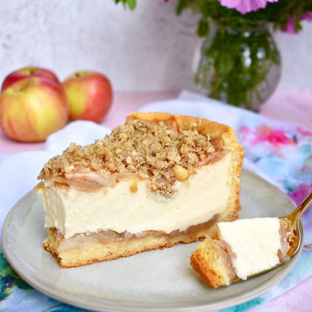 Torta s jabukama, cimetom i vanilijom