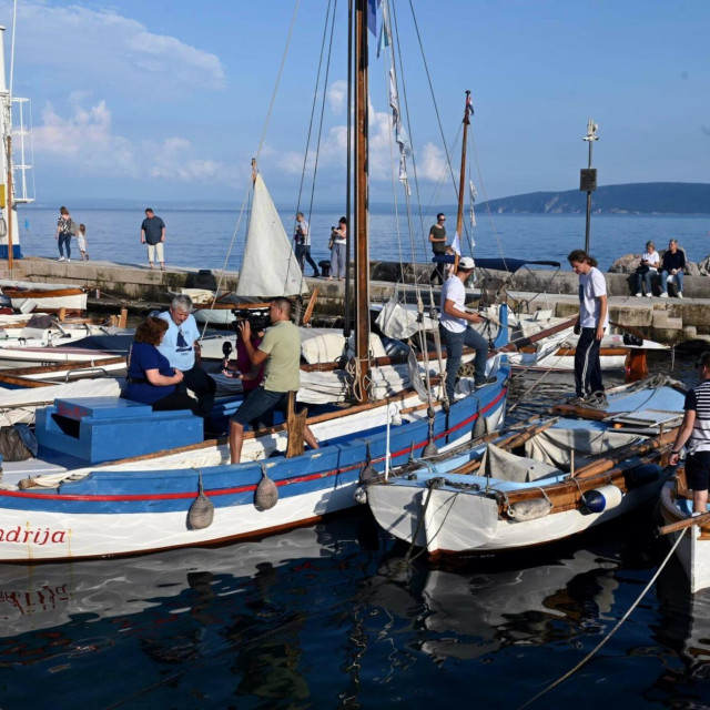 Projektom je stvoren novi turistički proizvod - tematska manifestacija ”Večer od mora”