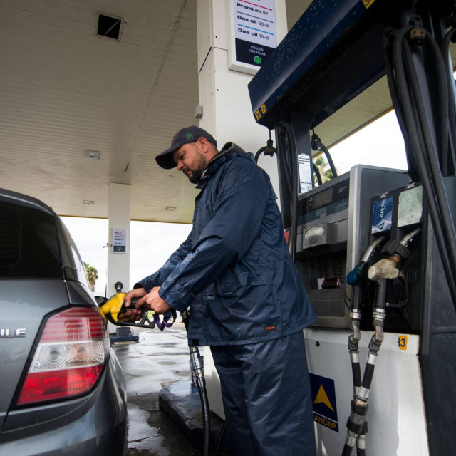 Benzinska postaja, ilustracija