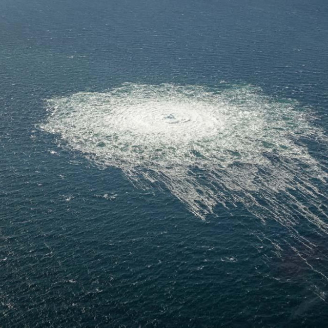 Plin curi iz plinovoda Sjeverni tok (snimljeno 27. rujna 2022.)