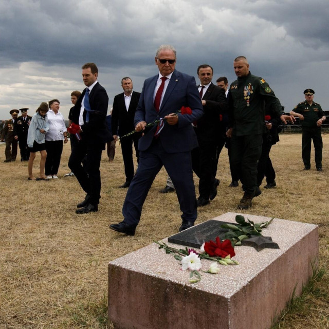 Ruski ambasador u Kišinjevu polaže cvijeće povodom Dana oslobođenja u Moldaviji