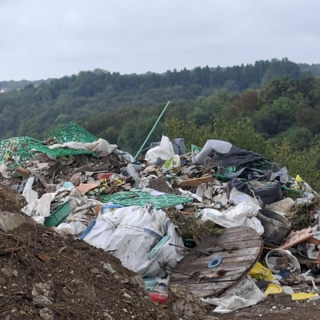 Divlje odlagalište Pavučnjak