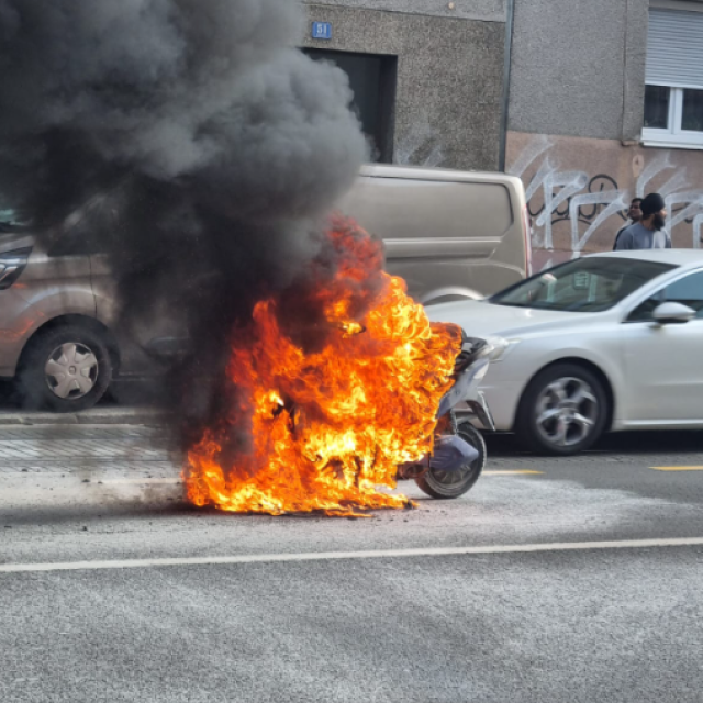 Moped izgorio u centru Zagreba