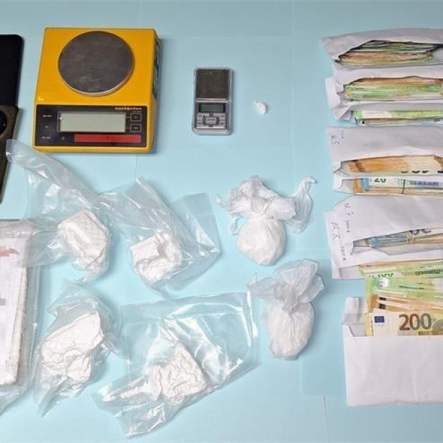 Zapljena kokaina i novca u Makarskoj