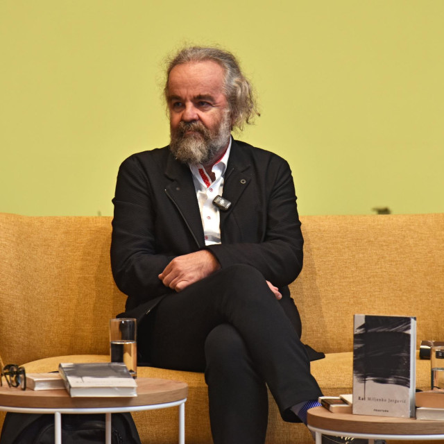 Trogir, 230424.
Noci knjige u trogirskom Kantunu kulture. Promocija knjige Rat knjizevnika Miljenka Jergovica.
Na fotografiji: Miljenko Jergovic.