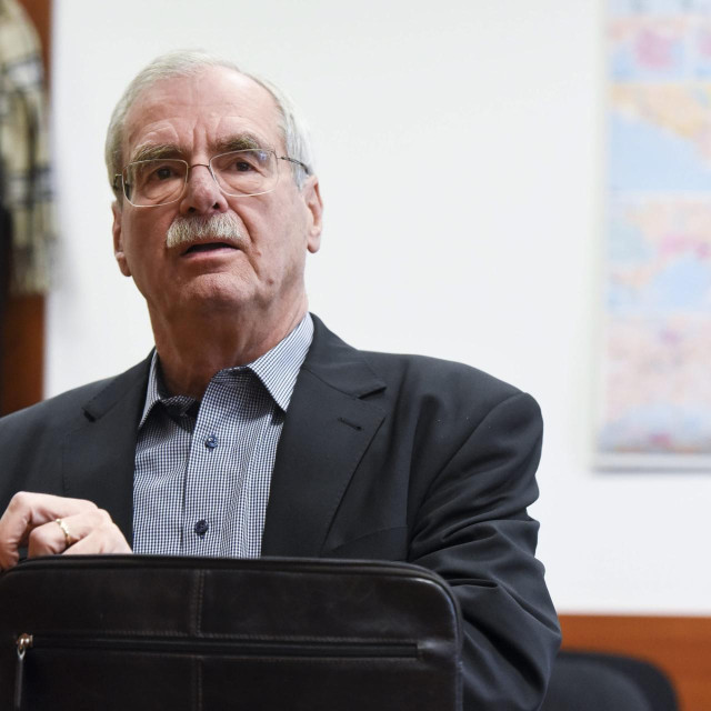 Andrija Hebrang, liječnik i političar (HDZ), bivši ministar zdravstva, umirovljeni sveučilišni profesor