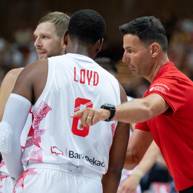 Igor Miličić i Jordan Loyd, koji je u debiju za Poljsku zabio 32 koša, od čega 19 u prvom poluvremenu