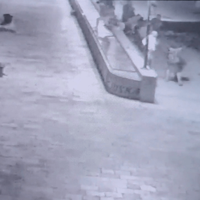 Trenutak udara broda u obalu u Splitu