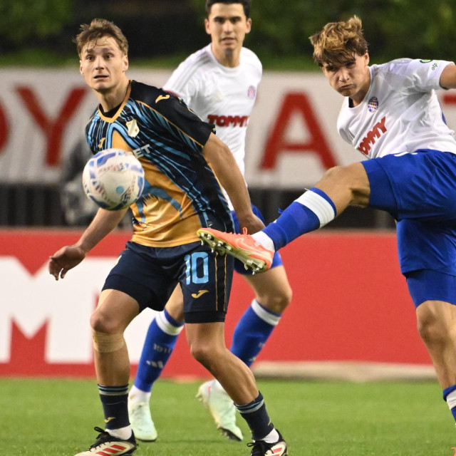 Toni Fruk, Rokas Pukštas