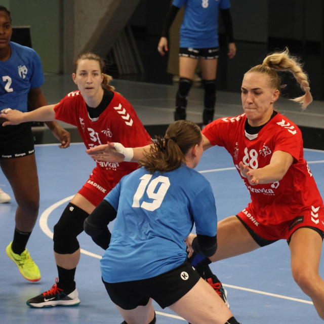 Ana Debelić i Kristina Prkačin protiv obrane Krima