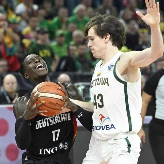 Dennis Schroder i Ignas Sargiunas 