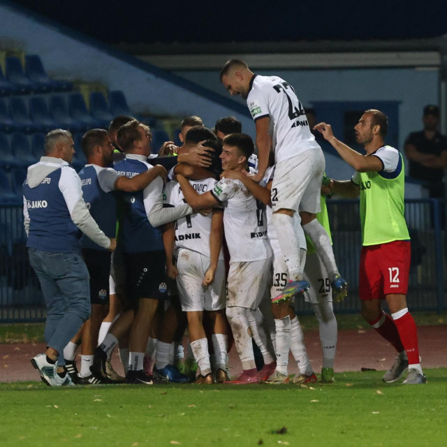 Slavlje igrača Slavena Belupa nakon pogotka Josipa Mitrovića