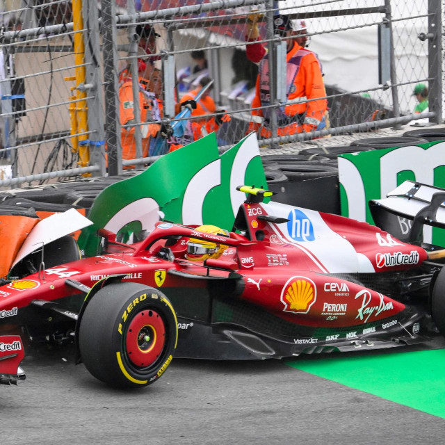 Lewis Hamilton se zabio