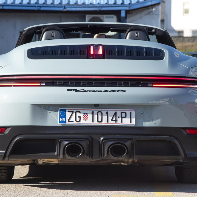 Porsche 911 Carrera 4 GTS