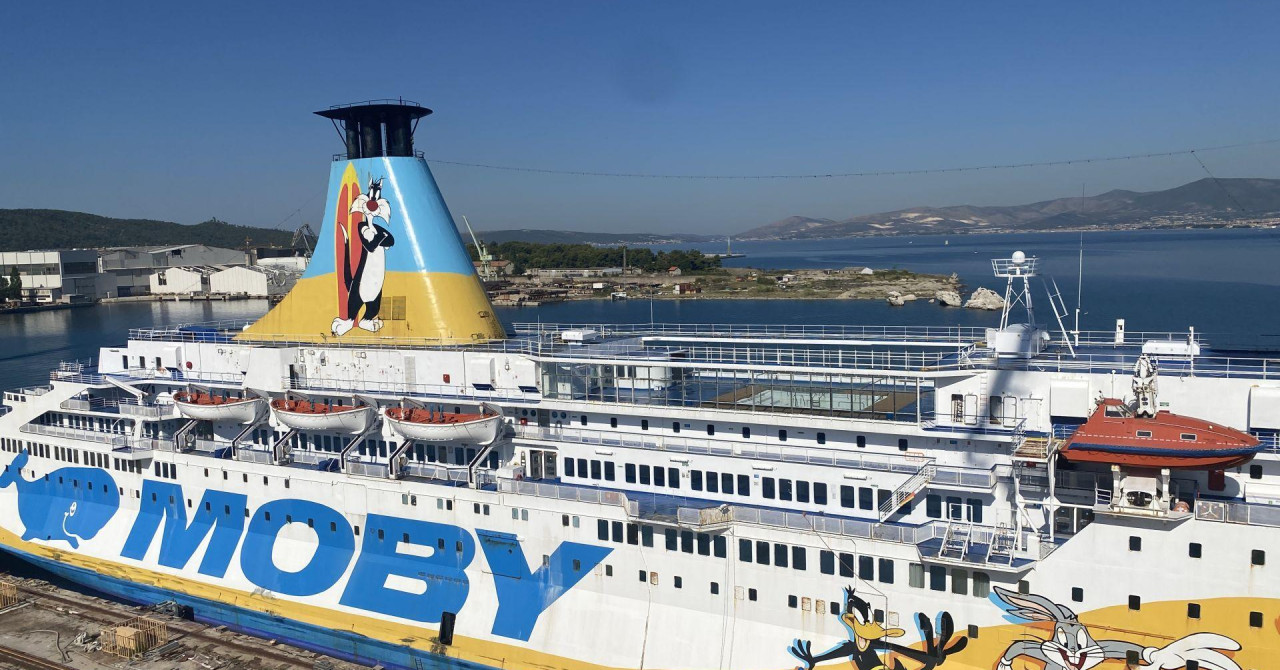 U Split uplovio tegljač koji će otegliti azbestni brod, zna se kad konačno napušta grad