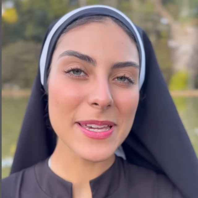 Donedavno misica i manekenka Kamila Cardoso,  a danas posvećena sestra Eva
 