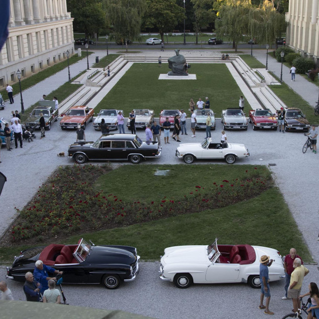 Zvijezde pod zvijezdama, velika izlozba oldtimera posvecena modelima automobila Mercedes-Benz
