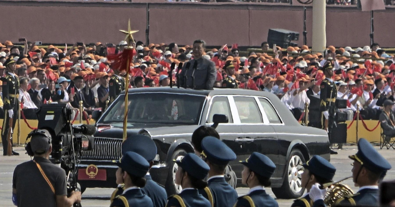 Povijesne scene na vojnoj paradi u Pekingu. Stigla prva snimka Xija, Putina i Kim Jong-Una rame uz rame. BBC: ‘Ni šminka ne može unutra!‘