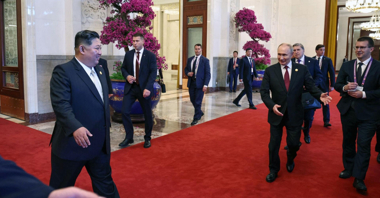 VIDEO Trenutak o kojem su se raspisali ruski mediji: ‘Pogledajte što Kim Jong-unovi ljudi rade nakon sastanka s Putinom, sve su izbrisali‘