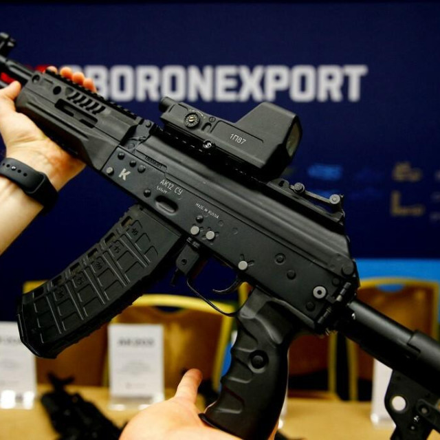 Novi model kalašnjikova AK-12